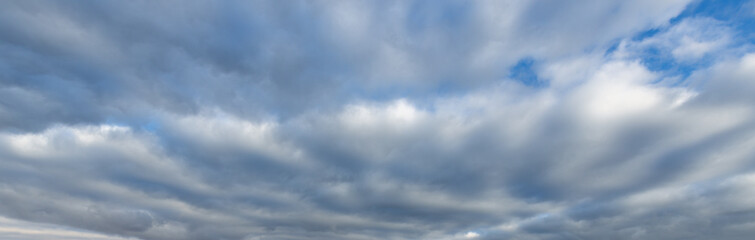 Obraz premium The sky is cloudy and the sun is not visible