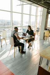 Obraz premium office workers doing brainstorming