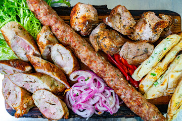 Delicious grilled meats served with fresh vegetables and bread