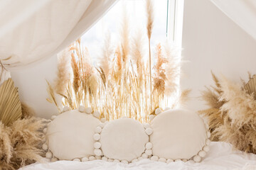 Decorative pillows on a bed © aprilante