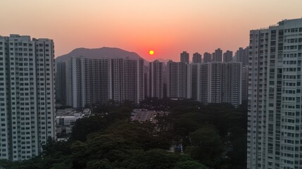 Fototapeta premium Captivating sunset over a dense urban landscape filled with high-rise buildings
