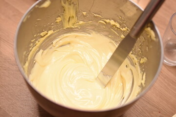 słodki tort z owocami