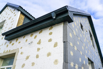 Thermal insulation of the facade of a residential building with thermal insulation material plates