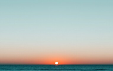 Obraz premium Serene Ocean Sunset: Minimalist Seascape with Warm Hues