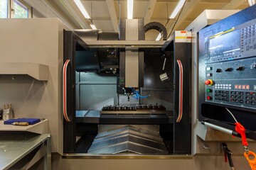 milling machine for metal with cooling