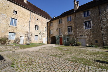 L'abbaye, vue de l'extérieur, village de Baume Les Messieurs, département du Jura, France