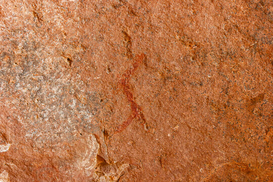 Pintura rupestre en el parque nacional Torotoro ubicado en Bolivia, lugar tur&iacute;stico donde hay huellas de dinosaurios y se ve las formaciones geologicas