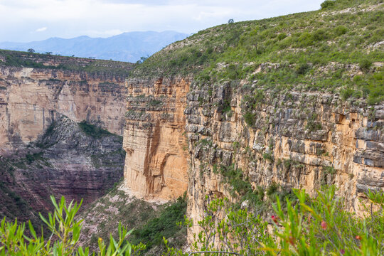 Parque Nacional Torotoro ubicado en Bolivia, lugar tur&iacute;stico donde hay huellas de dinosaurios y se ve las formaciones geologicas