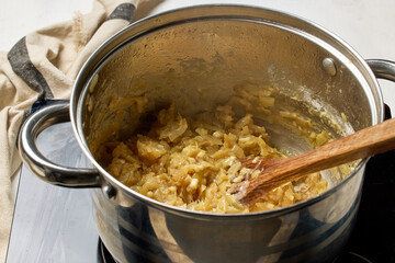 Process of making french onion soup