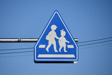 道路標識「横断歩道」  © maaagram