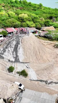 Video a&eacute;reo realizado con drone, en el volc&aacute;n de lodo el Totumo y cerca al lago del mismo nombre, en el departamento de Bolivar, cerca a Cartagena, Colombia.