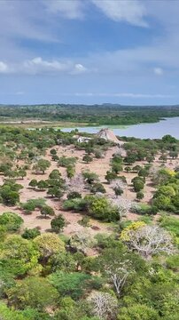 Video a&eacute;reo realizado con drone, en el volc&aacute;n de lodo el Totumo y cerca al lago del mismo nombre, en el departamento de Bolivar, cerca a Cartagena, Colombia.