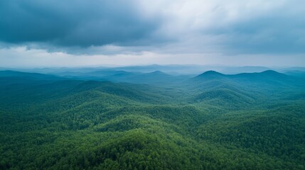 Fototapeta premium Ozark Mountains Aerial: Forested Hills & Cloudy Sky Breathtaking View 
