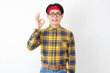 アキバ系の男性　OKサイン　白背景