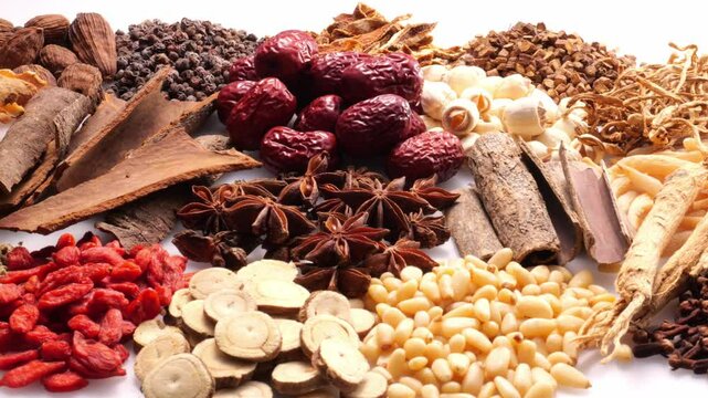 エスニック料理や漢方薬に使うスパイス香辛料の集合