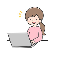 笑顔でパソコンを操作する女性