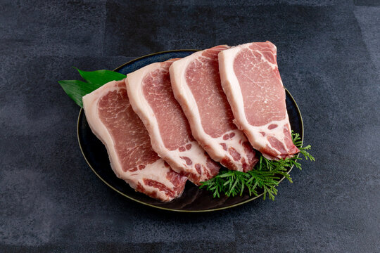 豚ロース肉　厚切り　Thickly sliced ​​pork loin