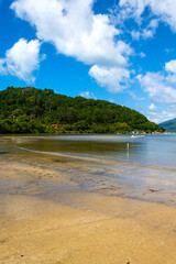   o mar tranquilo em Santa Catarina Governador Celso Ramos Praia da Camboa e Praia Fazenda d'Arma&ccedil;&atilde;o Brasil