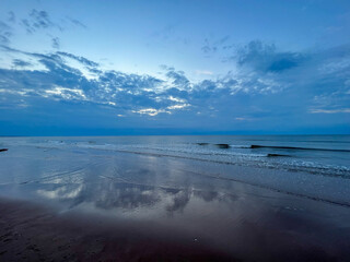 Tranquil Ocean View at Dusk with Reflected Sky and Gentle Waves