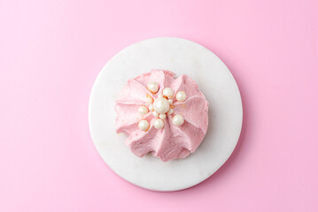 berry marshmallows on a pink background