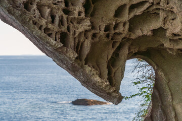 三重県熊野市・鬼が城の奇岩と海の眺め