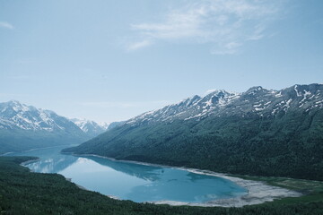 Obraz premium Eklutna Lake in Anchorage Alaska fed by Eklutna Glacier