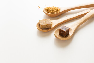 コンソメとブイヨン　白背景