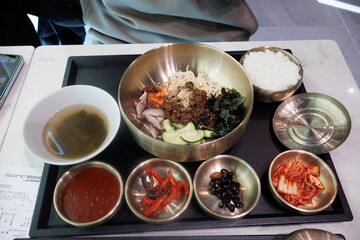 韓国の代表的な料理、ビビンバの定食