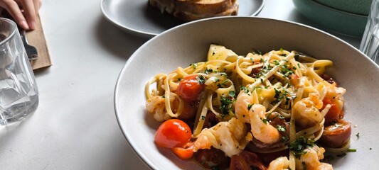 エビのパスタとクロックマダム