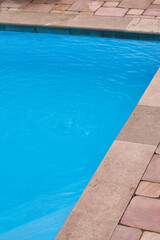 Obraz premium Poolside with metal railings and calm water