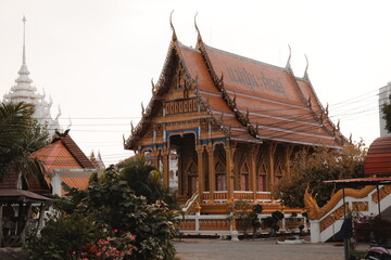 Naklejka premium A Beautiful and Traditional Thai Temple Featuring Ornate and Detailed Architecture
