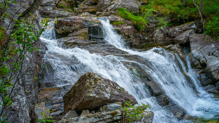Wasserfall im Naturparadies Eidslandet in Norwegen