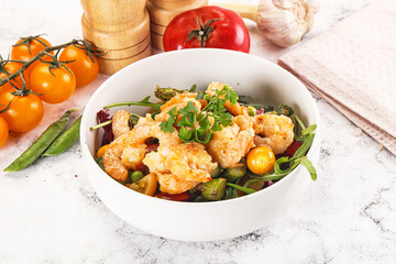 Gourmet salad with prawn and asparagus
