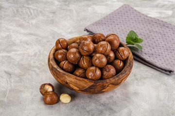 Sweet macadamia nut in the bowl