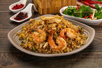 Vietnamese fried rice with prawn and squid Kom Ran
