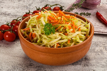 Vegan salad with kohlrabi and carrot