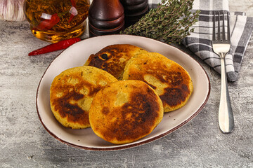 Georgian cuisine - Corn bread Mchadi