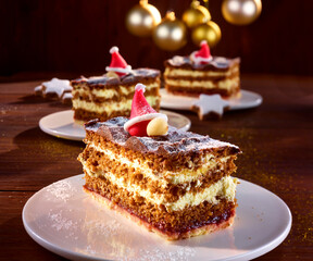 Nikolaus Schnitte auf weissem Teller, Kuchen, Weihnachten, Nikolaus, Sahneschnitte, 
