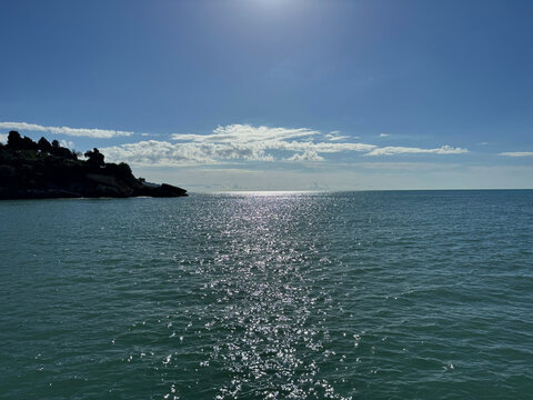 Shiny sea, blue sky and sun