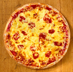Steinofenpizza Margherita, Pizza, Topshot, Käse, Italien, 