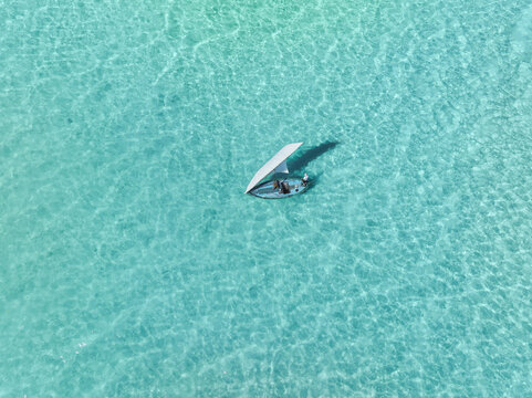 Aerial view of a traditional Maldivian dhoni sailing on turquoise water, Bileyfahi, Shaviyani Atoll, Maldives.