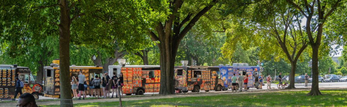 Food Trucks an der National Mall in Washington, D.C., USA