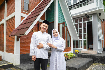 Portrait of the Indonesian Muslim couple celebrating Eid Mubarak. Concept of Happy Lebaran, Eid Al Fitr, Idul Fitri, and Ramadan Mubarak celebration