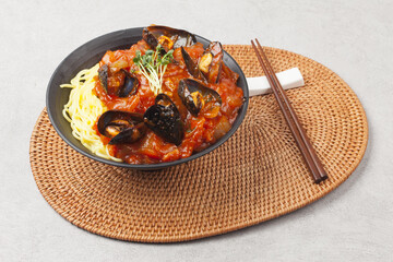  Jjamppong is a Chinese dish. It is a stir-fried dish of noodles mixed with various seafood and vegetables.