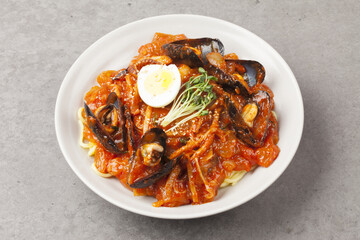  Jjamppong is a Chinese dish. It is a stir-fried dish of noodles mixed with various seafood and vegetables.