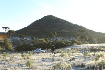 geada ao amanhecer no inverno em urubici, santa catarina 