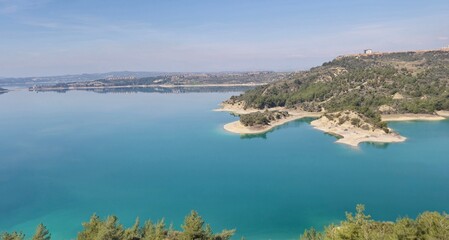 Fototapeta premium panoramic Landscape view of the lake extending between two forested slopes 