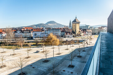 Stadtpanorama Reutlingen mit zentralem Omnibusbahnhof ZOB Tübinger Tor, Achalm, Rathaus und Marienkirche  © lebaer