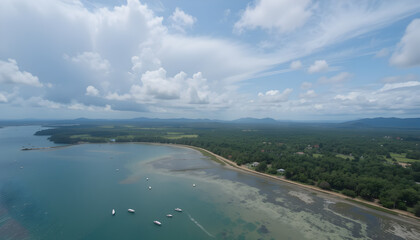 Obraz premium Aerial View: Coastal Paradise, Boats & Lush Green Landscape