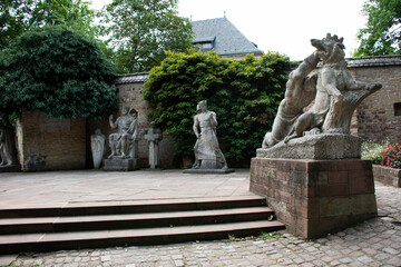 Obraz premium Stone statues of Domgarten Skulpturengarten at Speyer town in Rhineland-Palatinate, Germany